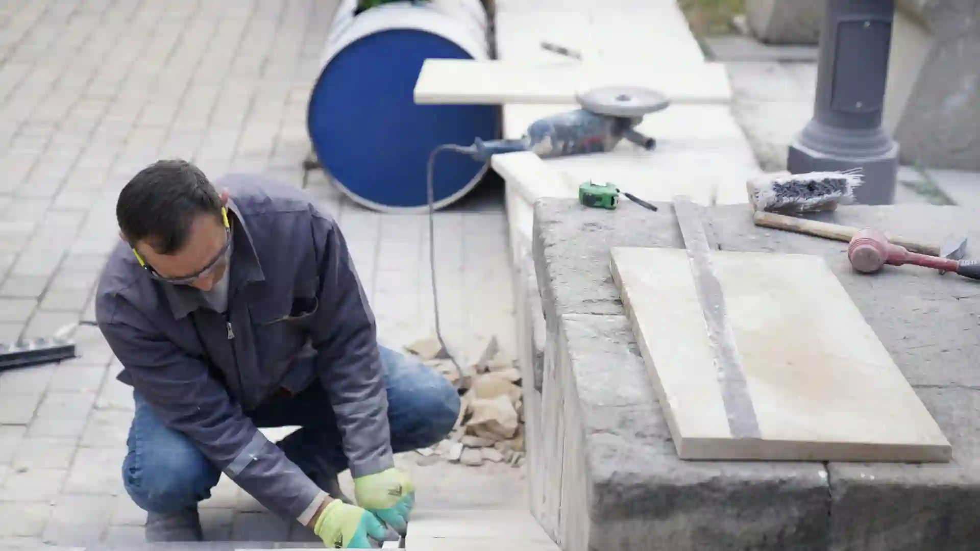 Emergency plumbing service for blocked drain